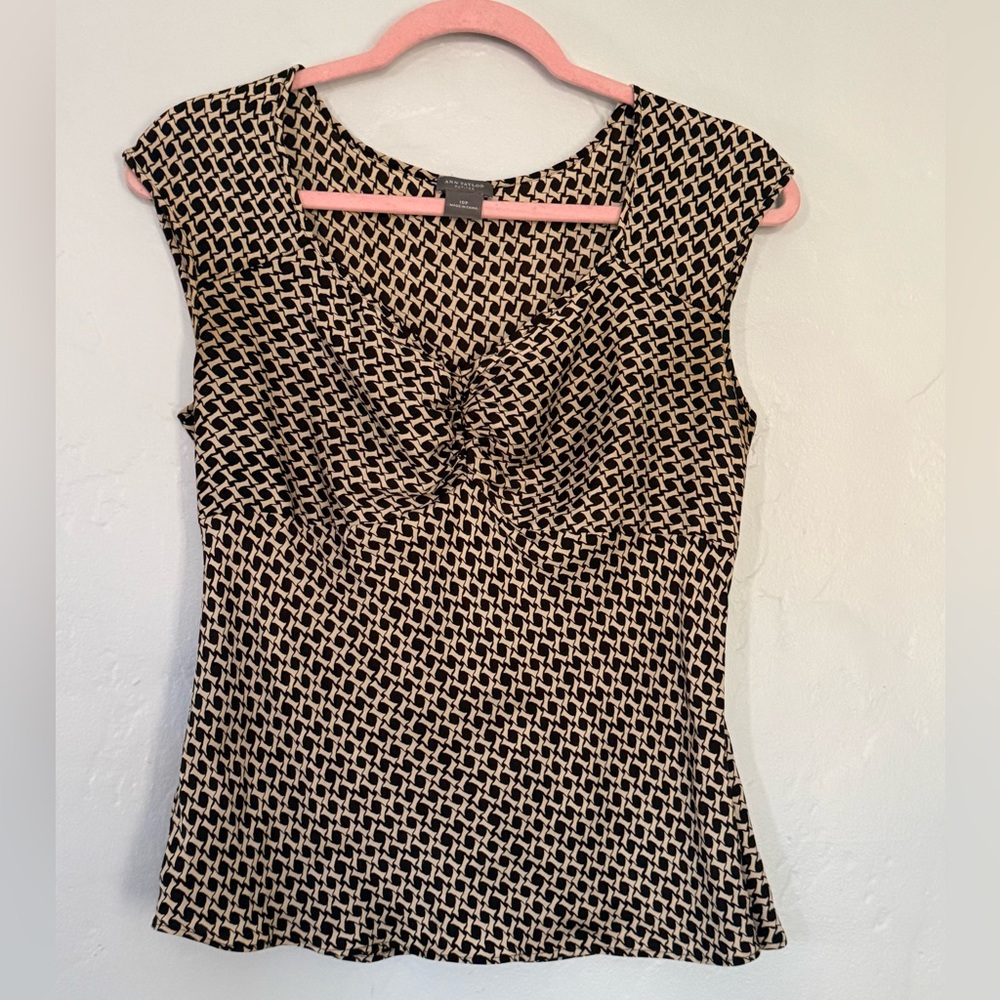 Ann Taylor Black and Cream Patterned Blouse (A7)